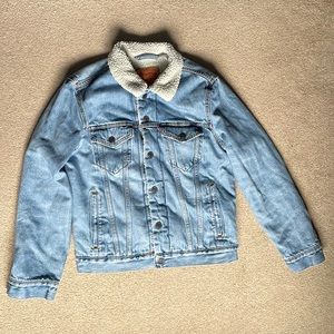 Levi’s size: small light wash sherpa trucker jacket